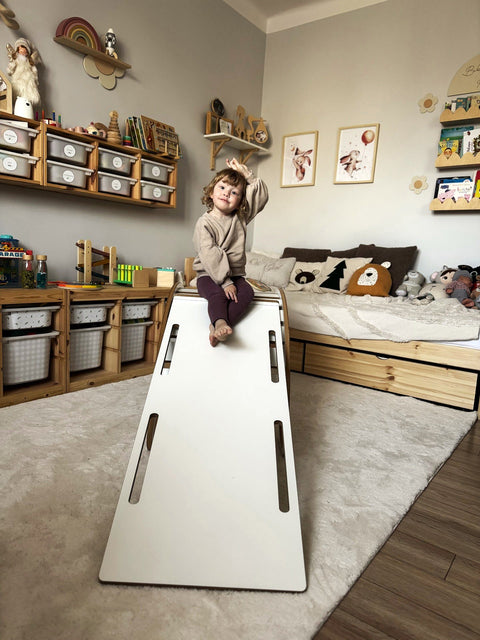 Dřevěné Montessori houpadlo XL se skluzavkou/lezeckou rampou