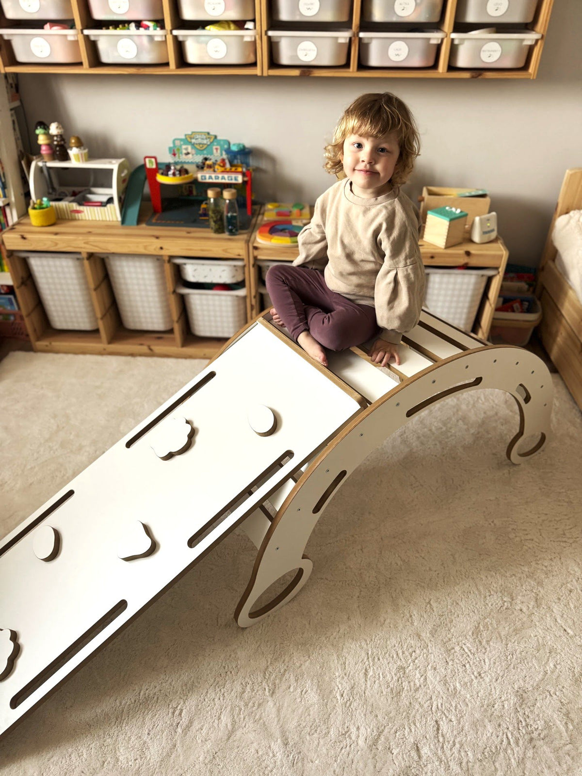 Drevené Montessori húpadlo XL s vankúšom a šmykľavkou/lezeckou rampou