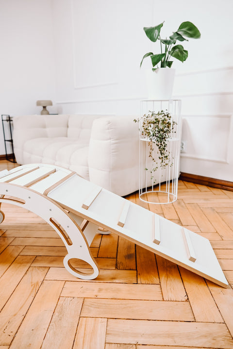 Dřevěné Montessori houpadlo M se skluzavkou/lezeckou rampou