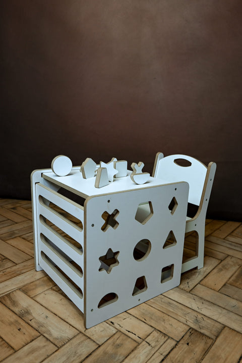 Montessori-Spielwürfel-Set mit Kinderstuhl