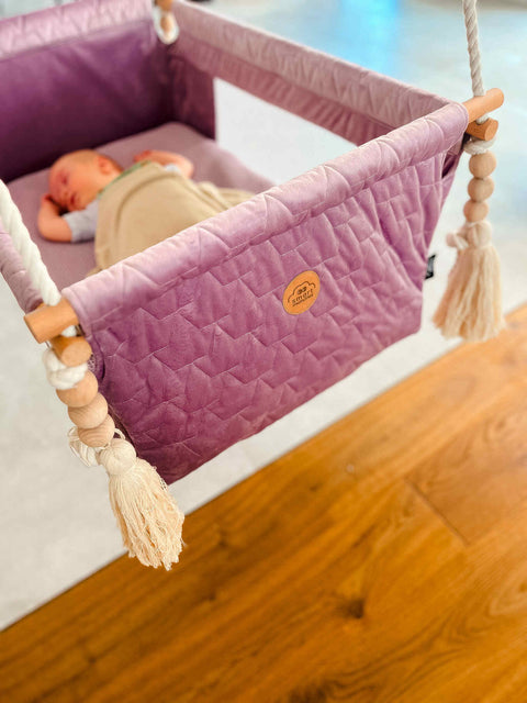 Hanging baby cradle — heather