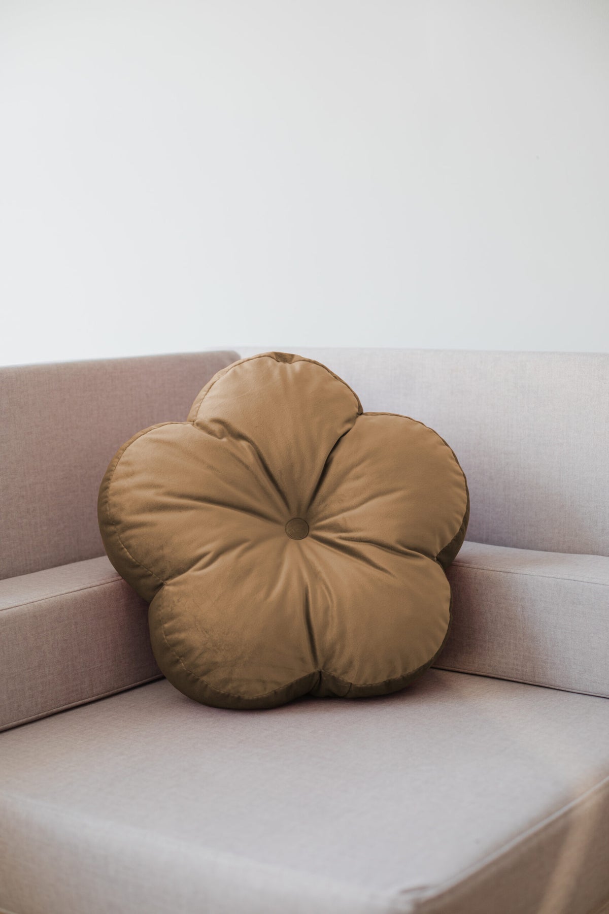 Velvet cushion for children — Flower